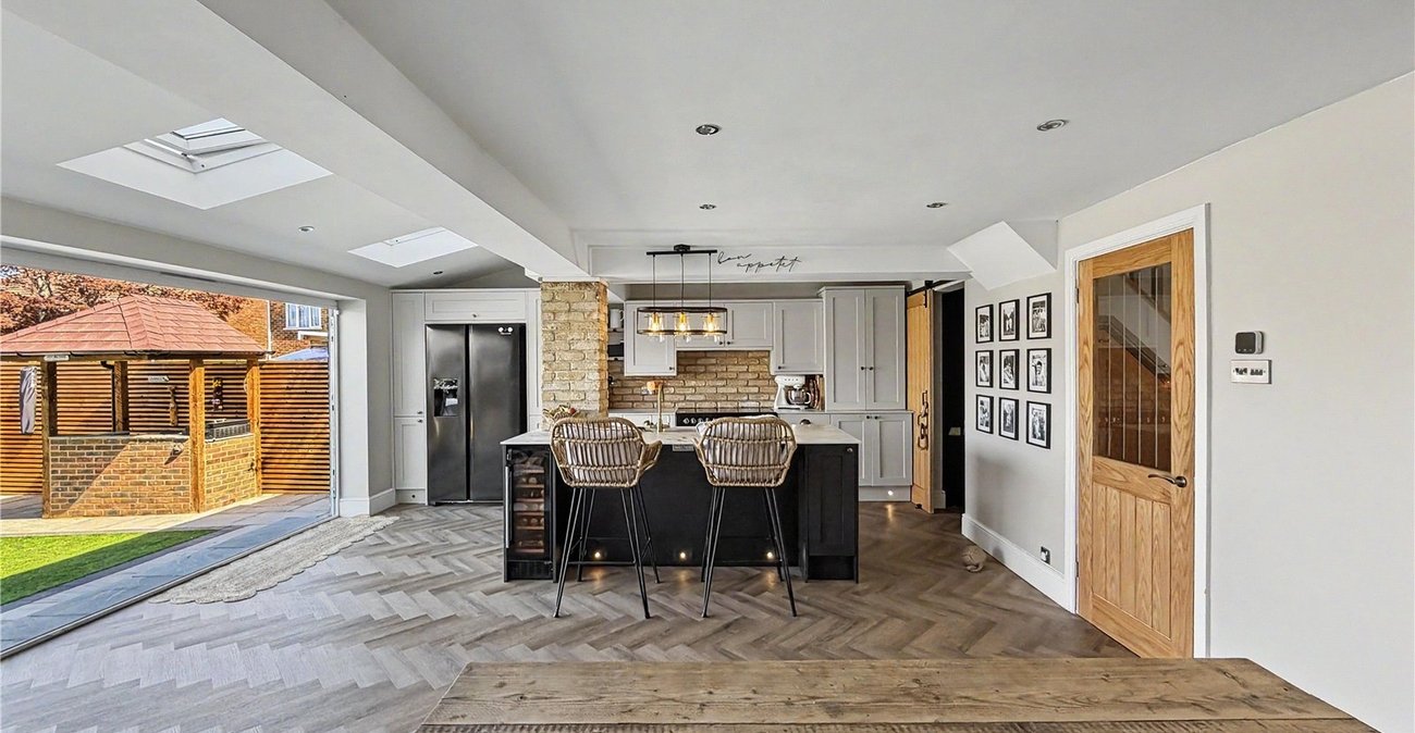 4 bedroom house for sale in Rainham | Robinson Michael & Jackson