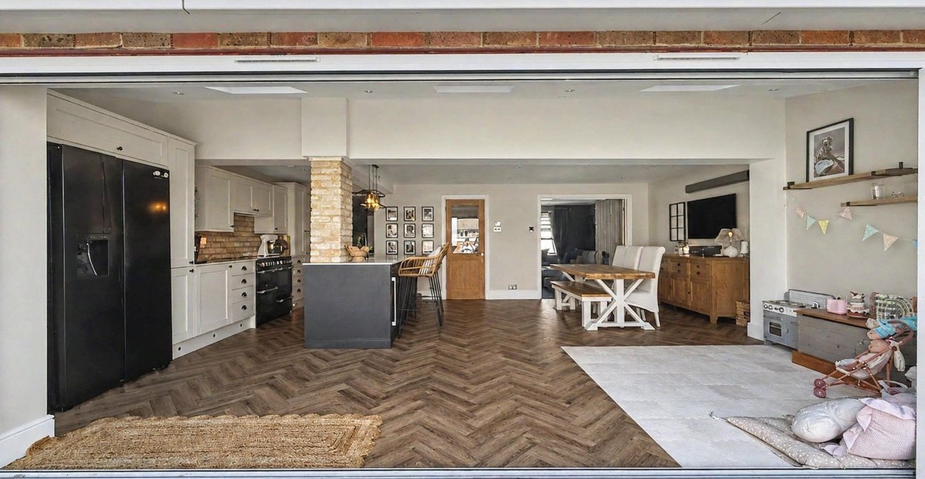 4 bedroom house for sale in Rainham | Robinson Michael & Jackson
