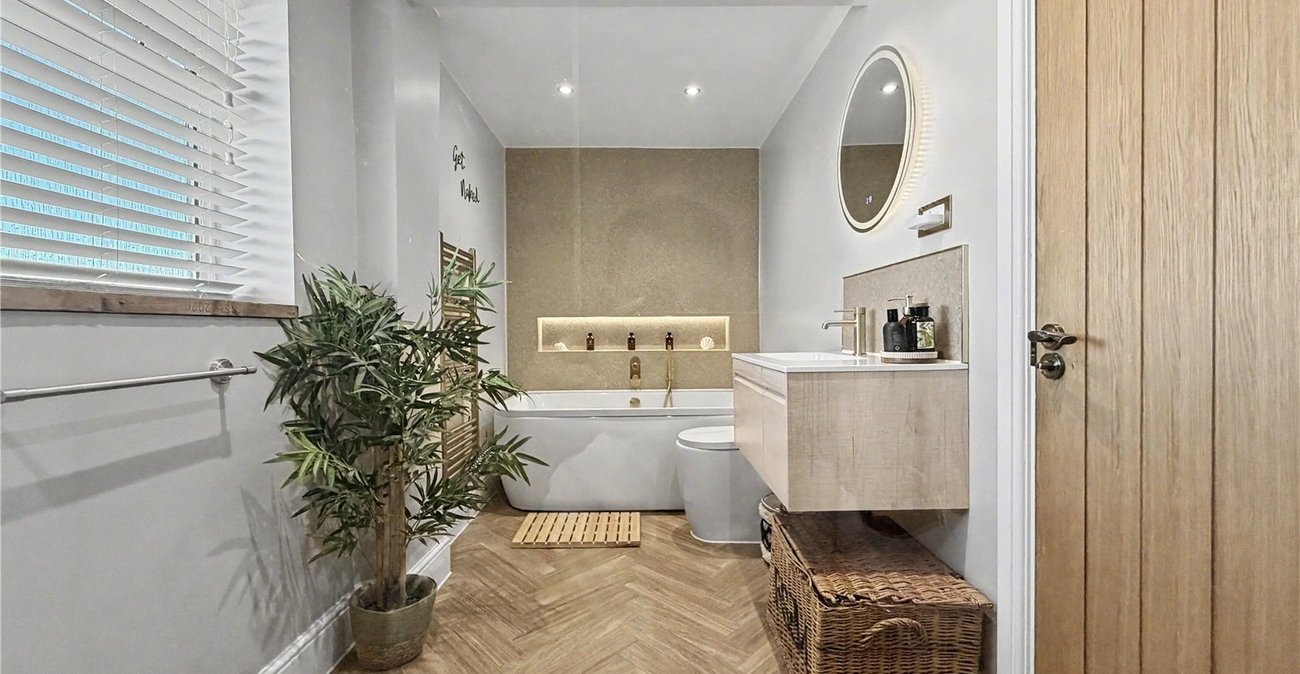 4 bedroom house for sale in Rainham | Robinson Michael & Jackson