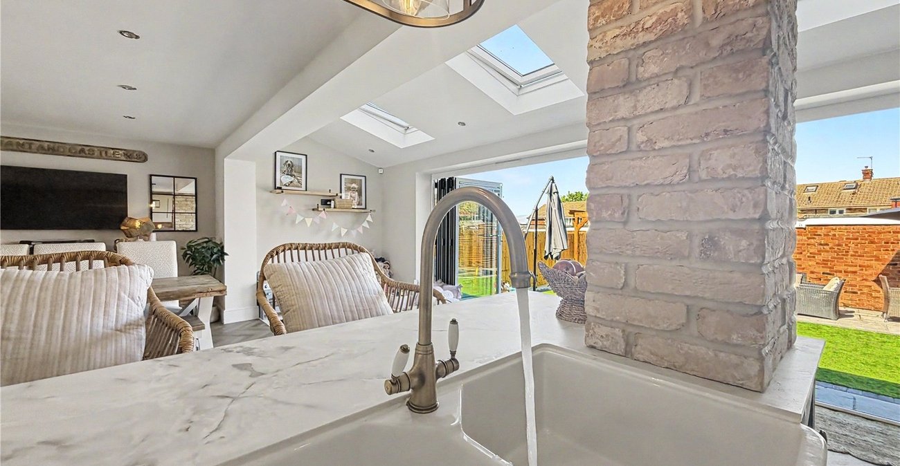 4 bedroom house for sale in Rainham | Robinson Michael & Jackson