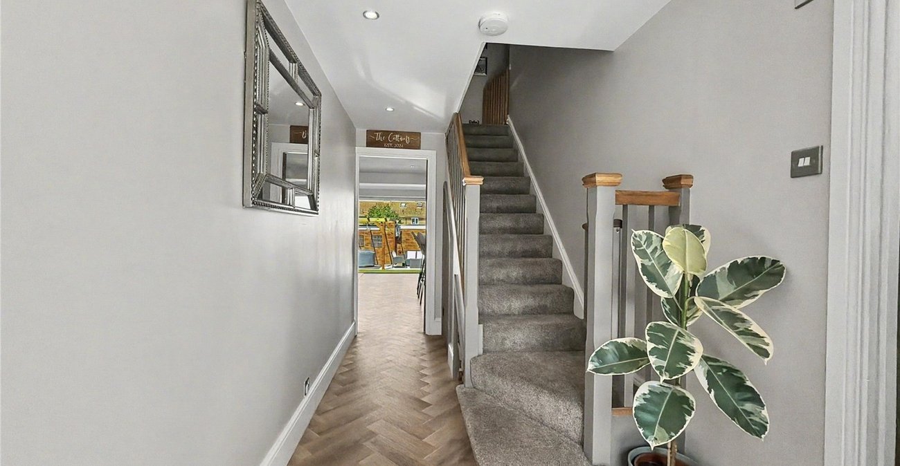 4 bedroom house for sale in Rainham | Robinson Michael & Jackson