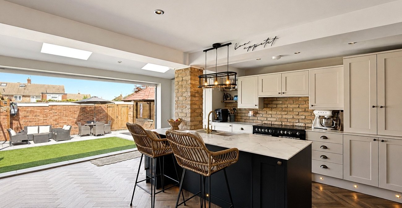 4 bedroom house for sale in Rainham | Robinson Michael & Jackson