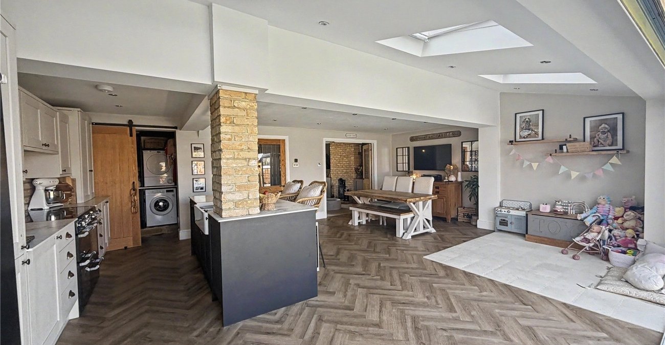 4 bedroom house for sale in Rainham | Robinson Michael & Jackson