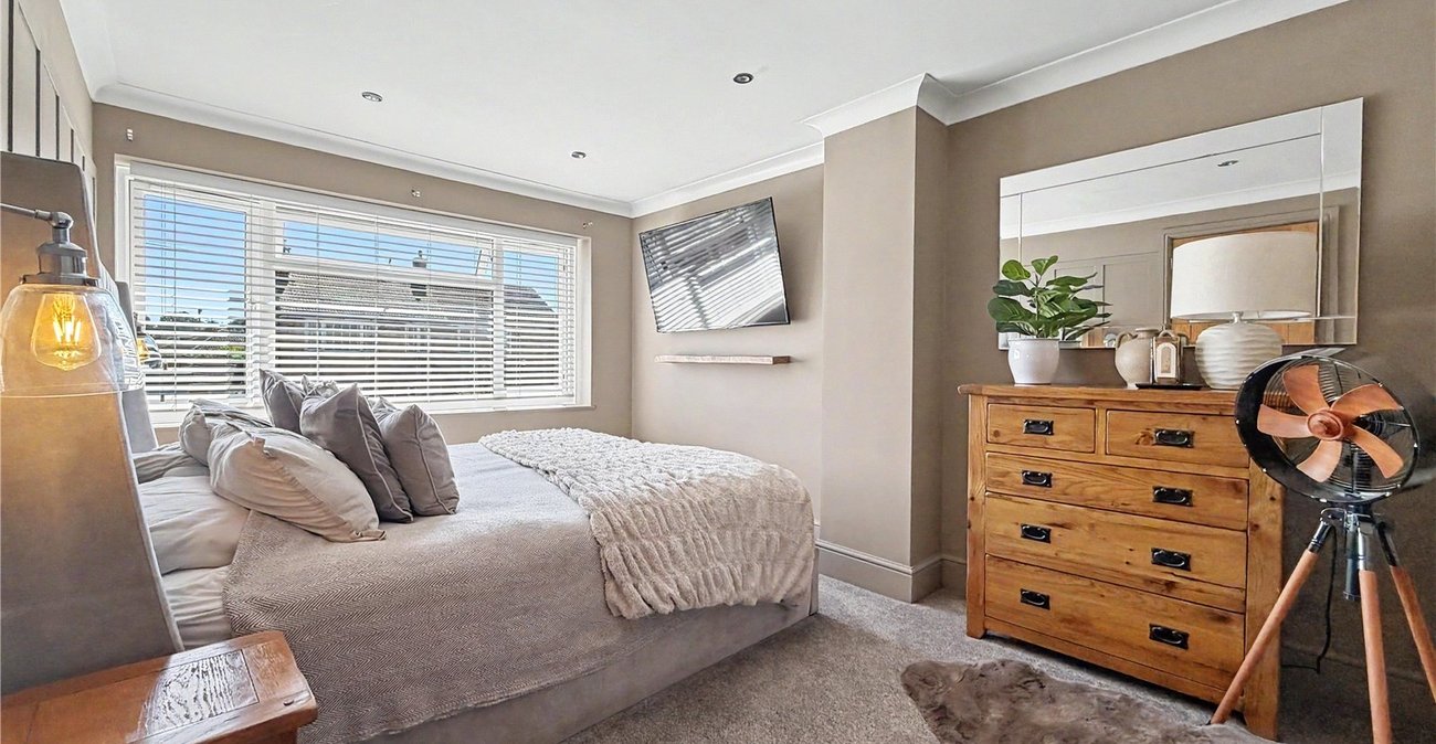 4 bedroom house for sale in Rainham | Robinson Michael & Jackson