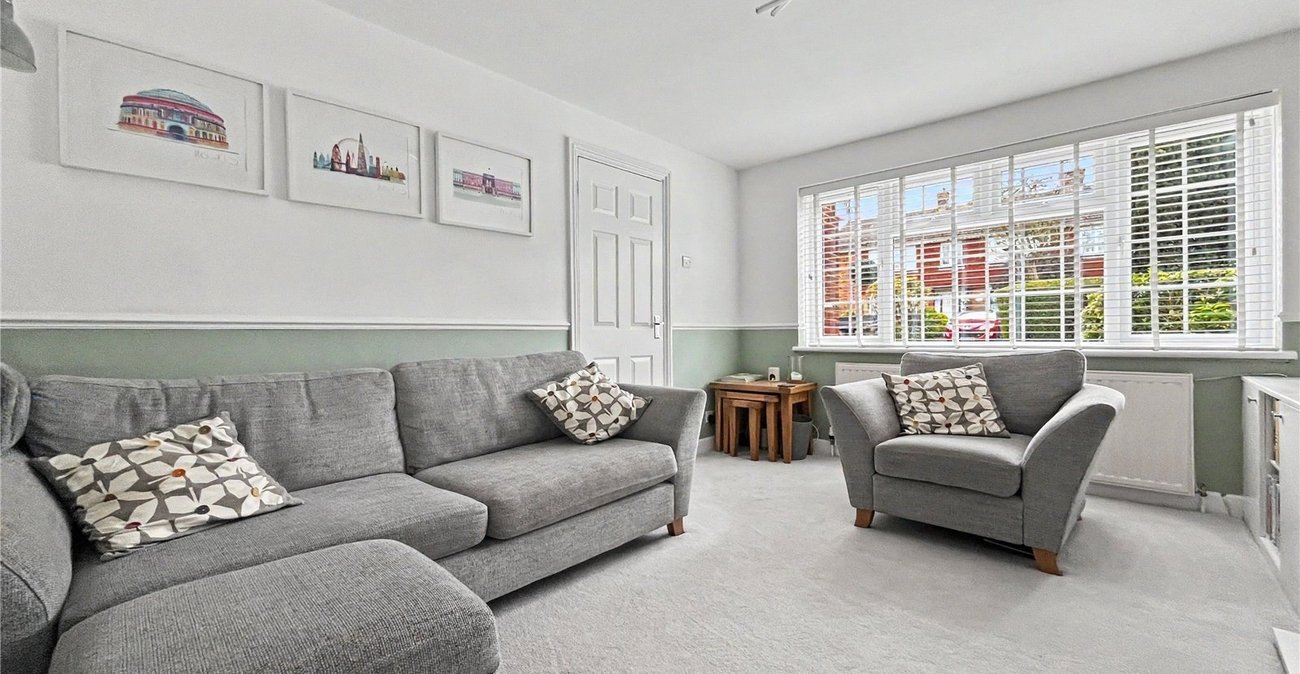 4 bedroom house for sale in Rainham | Robinson Michael & Jackson