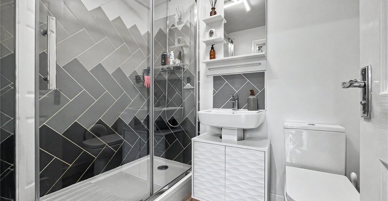 4 bedroom house for sale in Rainham | Robinson Michael & Jackson