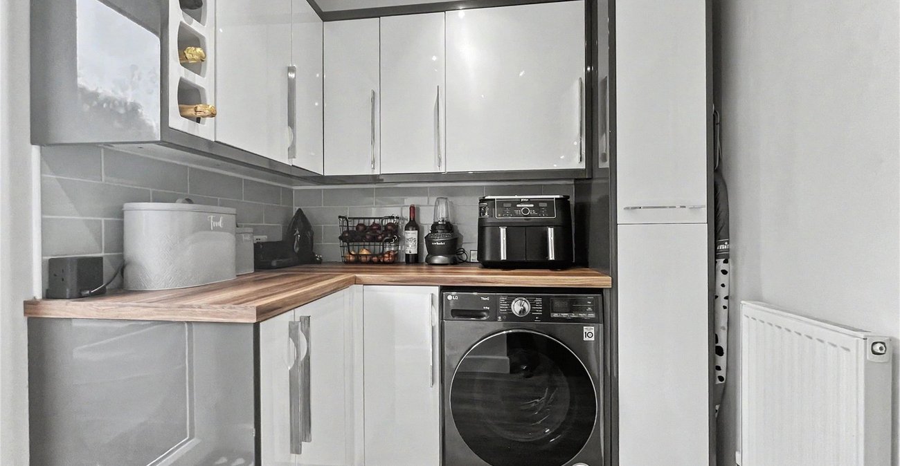 4 bedroom house for sale in Rainham | Robinson Michael & Jackson