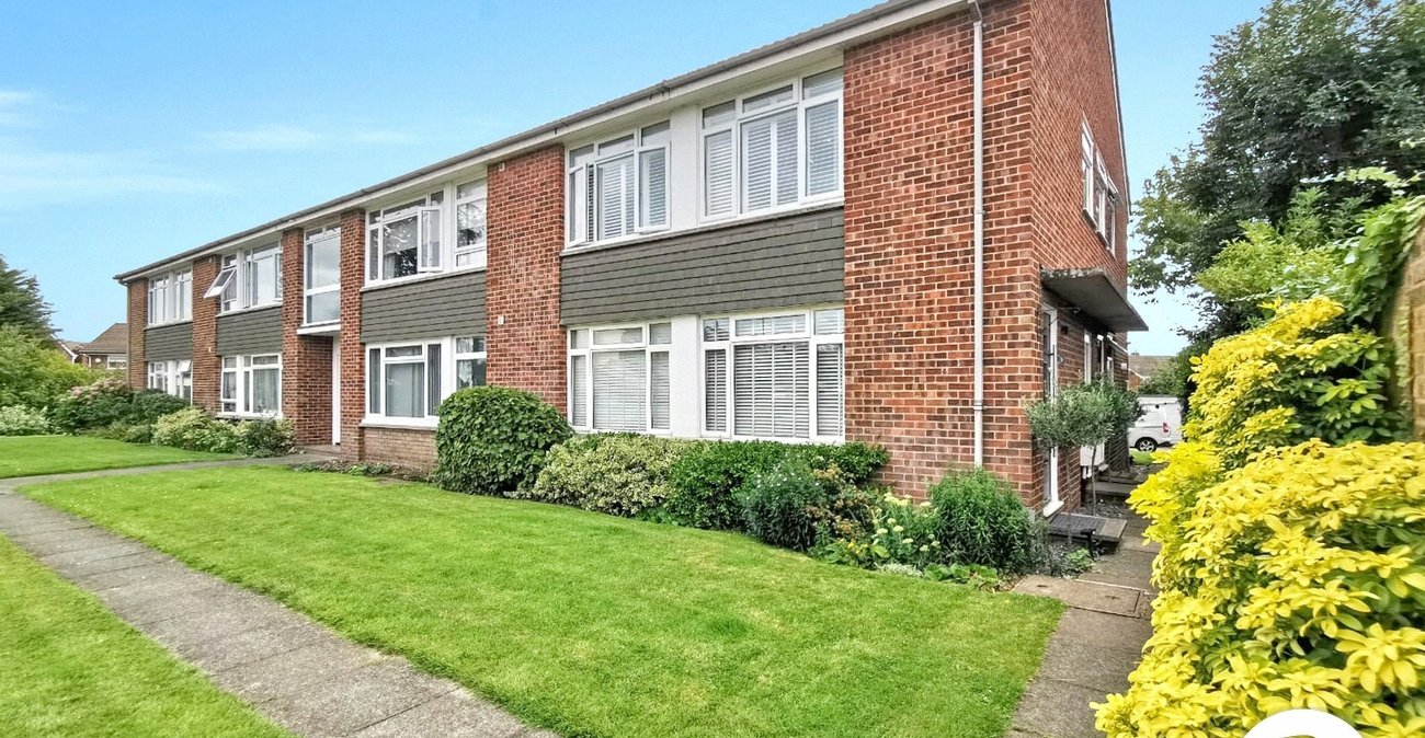 2 bedroom property for sale in Fairfield Close | Robinson Jackson