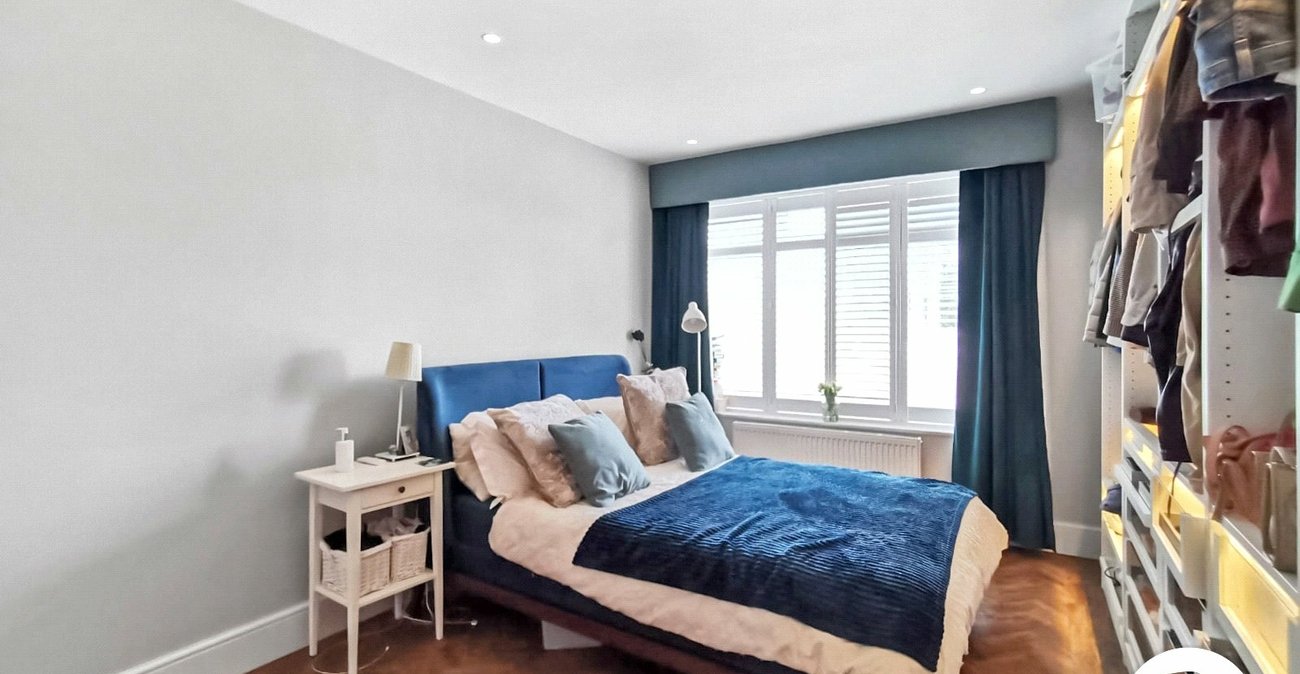 2 bedroom property for sale in Fairfield Close | Robinson Jackson