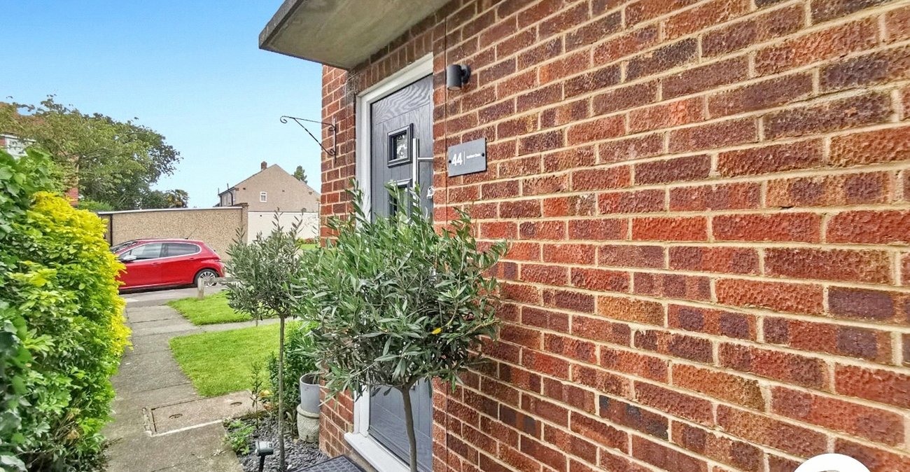 2 bedroom property for sale in Fairfield Close | Robinson Jackson