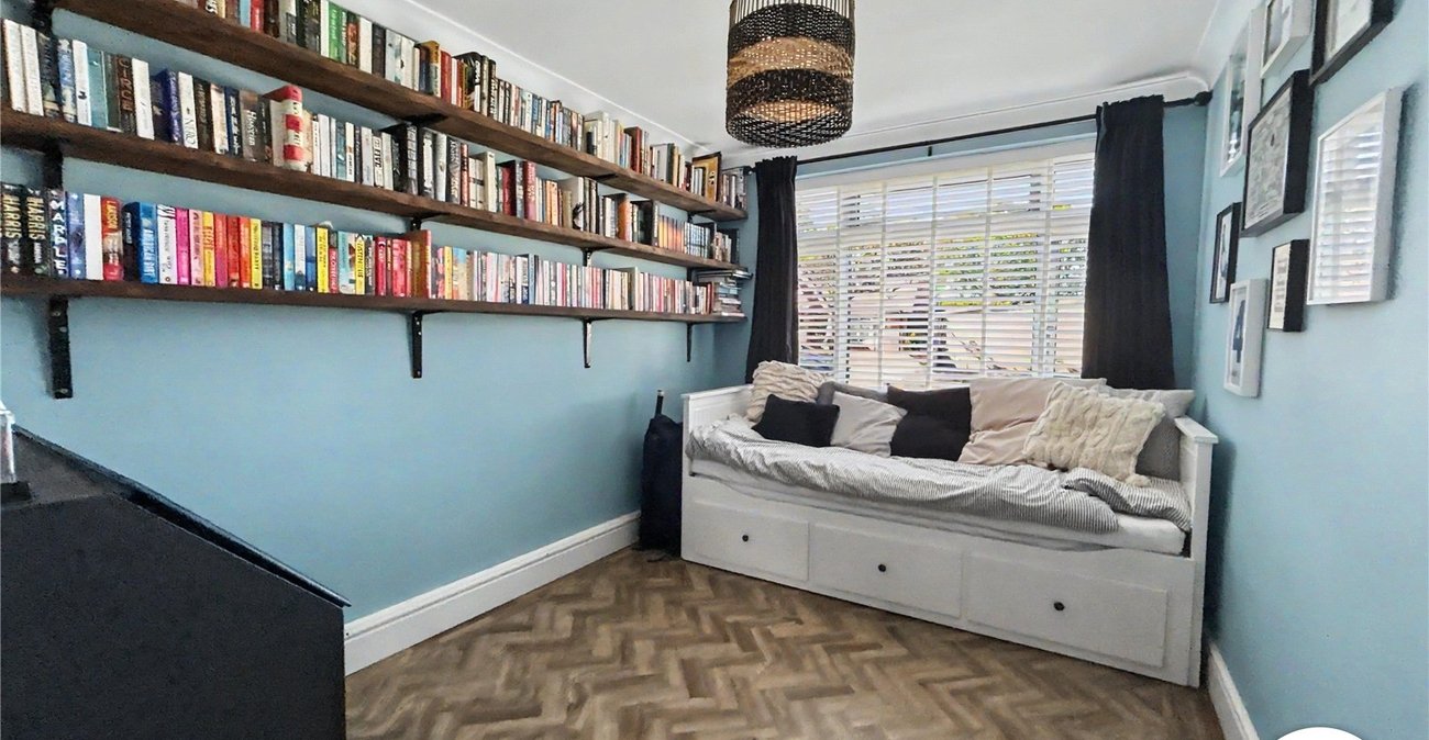 2 bedroom property for sale in Fairfield Close | Robinson Jackson