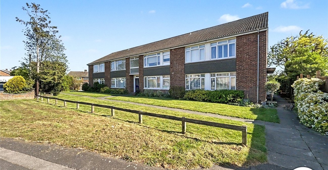 2 bedroom property for sale in Fairfield Close | Robinson Jackson