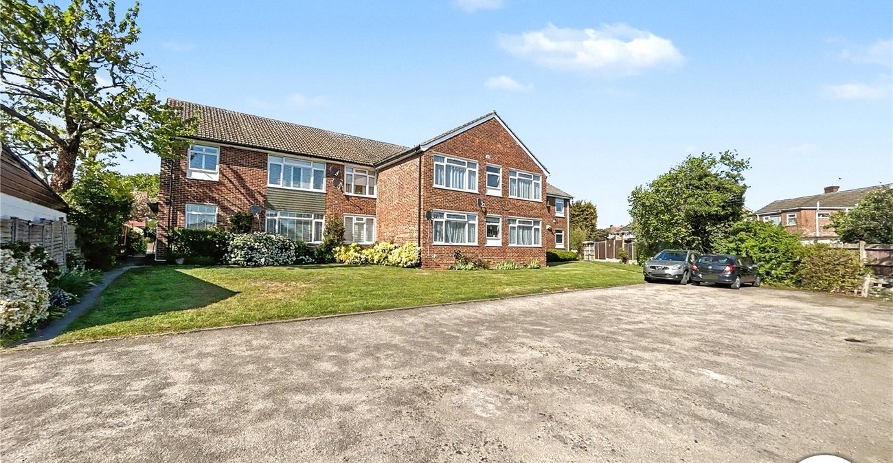 2 bedroom property for sale in Fairfield Close | Robinson Jackson