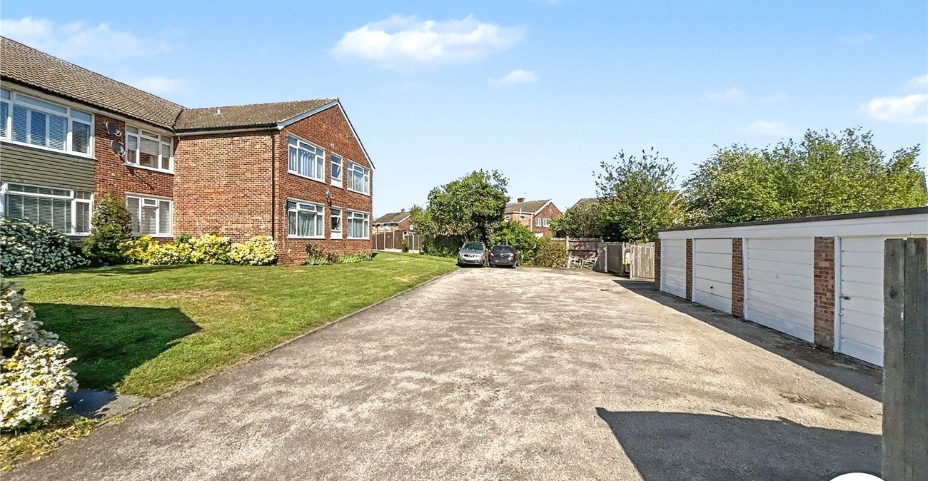2 bedroom property for sale in Fairfield Close | Robinson Jackson