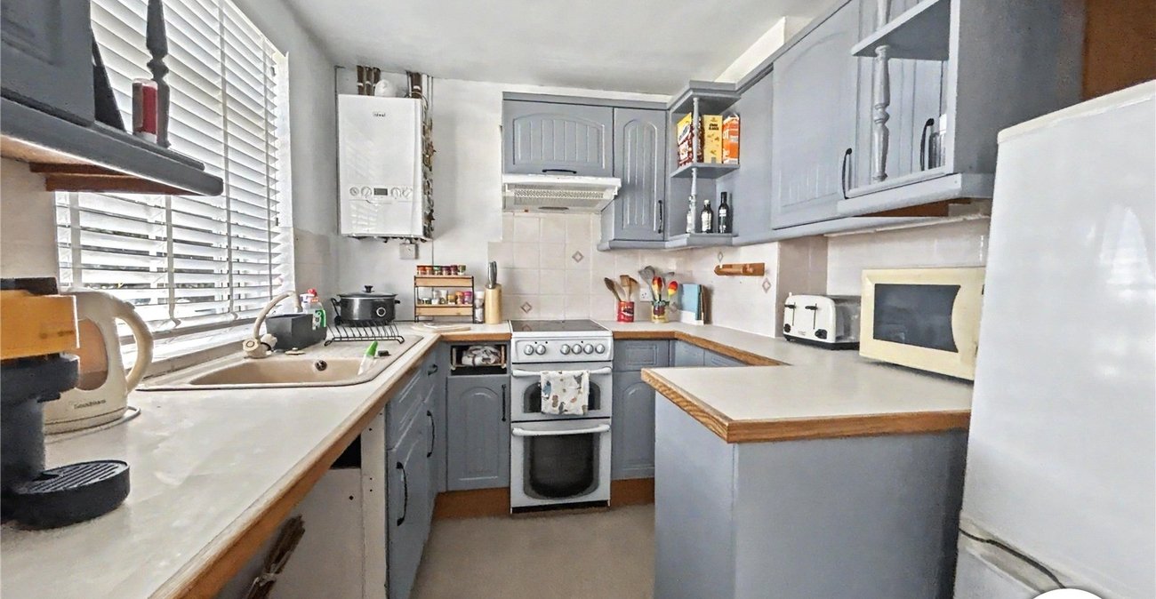 2 bedroom property for sale in Fairfield Close | Robinson Jackson