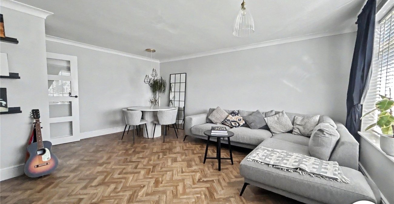 2 bedroom property for sale in Fairfield Close | Robinson Jackson