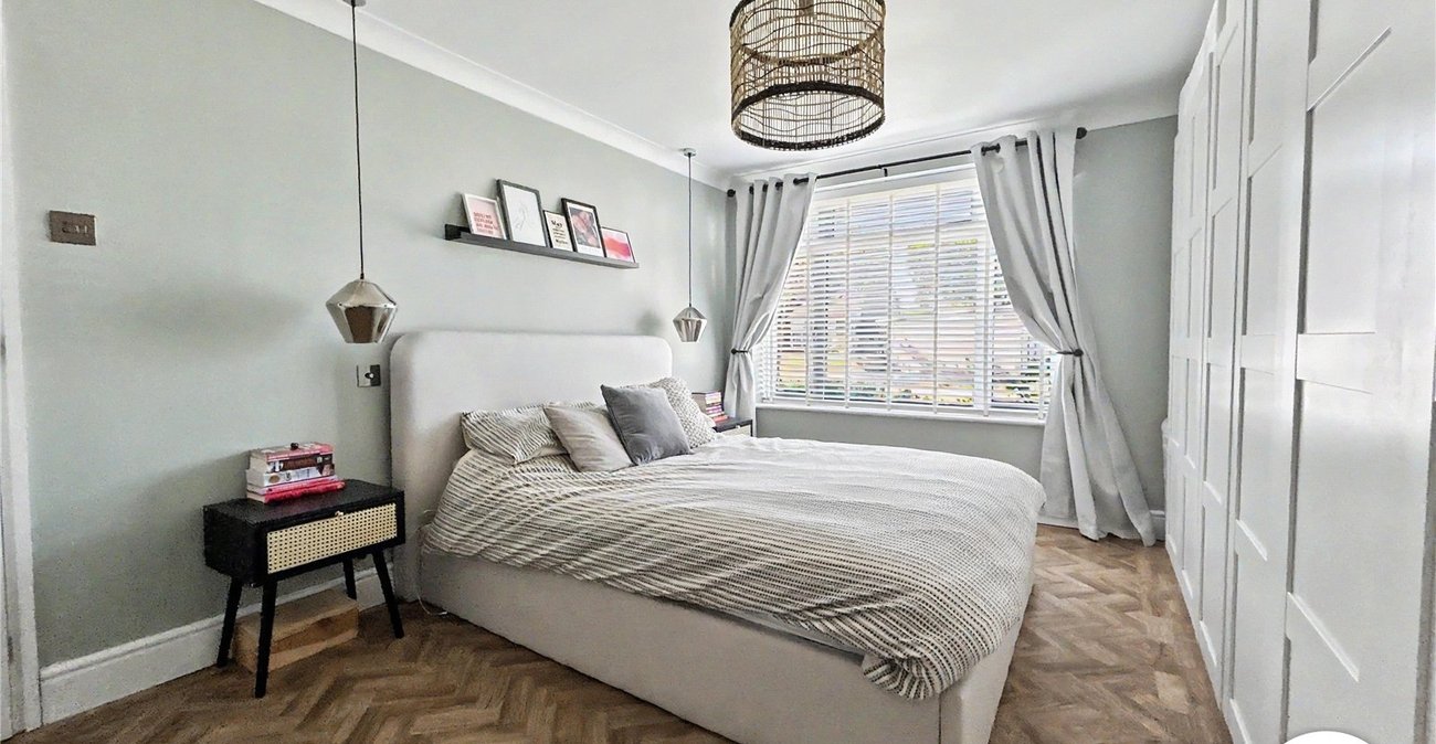 2 bedroom property for sale in Fairfield Close | Robinson Jackson