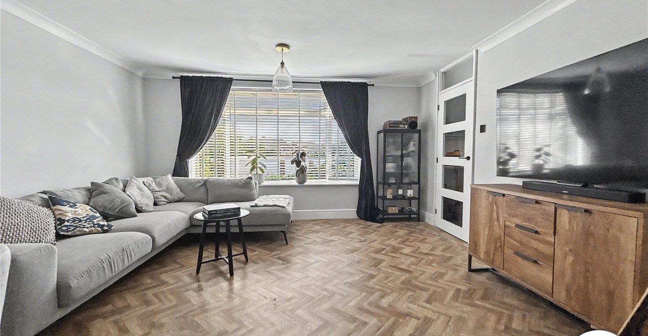 2 bedroom property for sale in Fairfield Close | Robinson Jackson