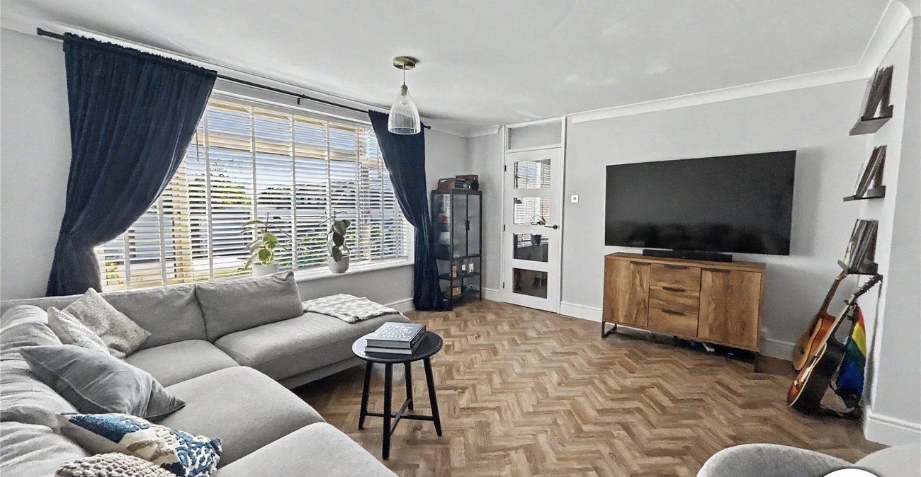 2 bedroom property for sale in Fairfield Close | Robinson Jackson