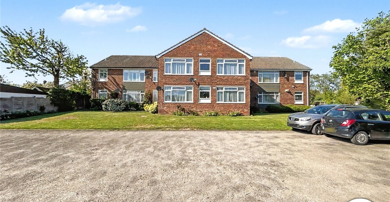 2 bedroom property for sale in Fairfield Close | Robinson Jackson