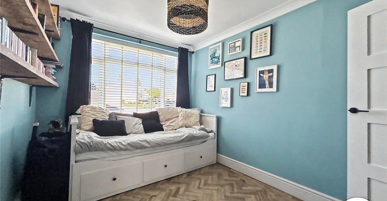 2 bedroom property for sale in Fairfield Close | Robinson Jackson