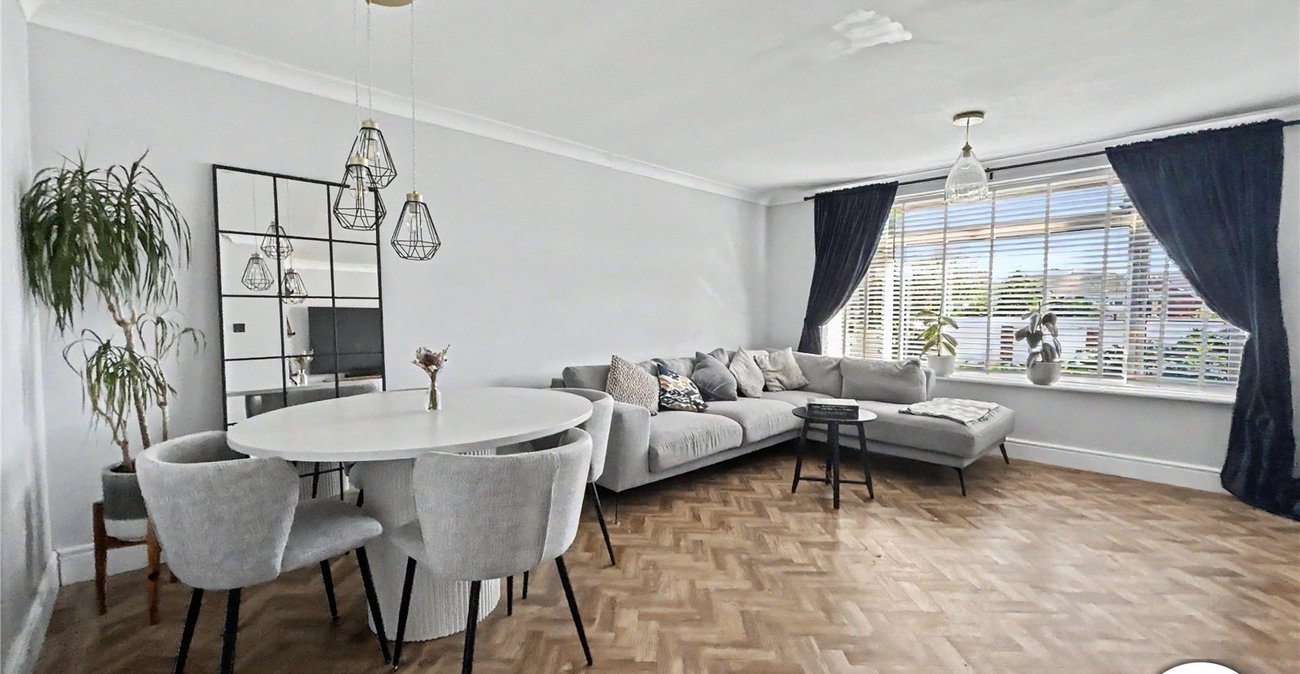 2 bedroom property for sale in Fairfield Close | Robinson Jackson