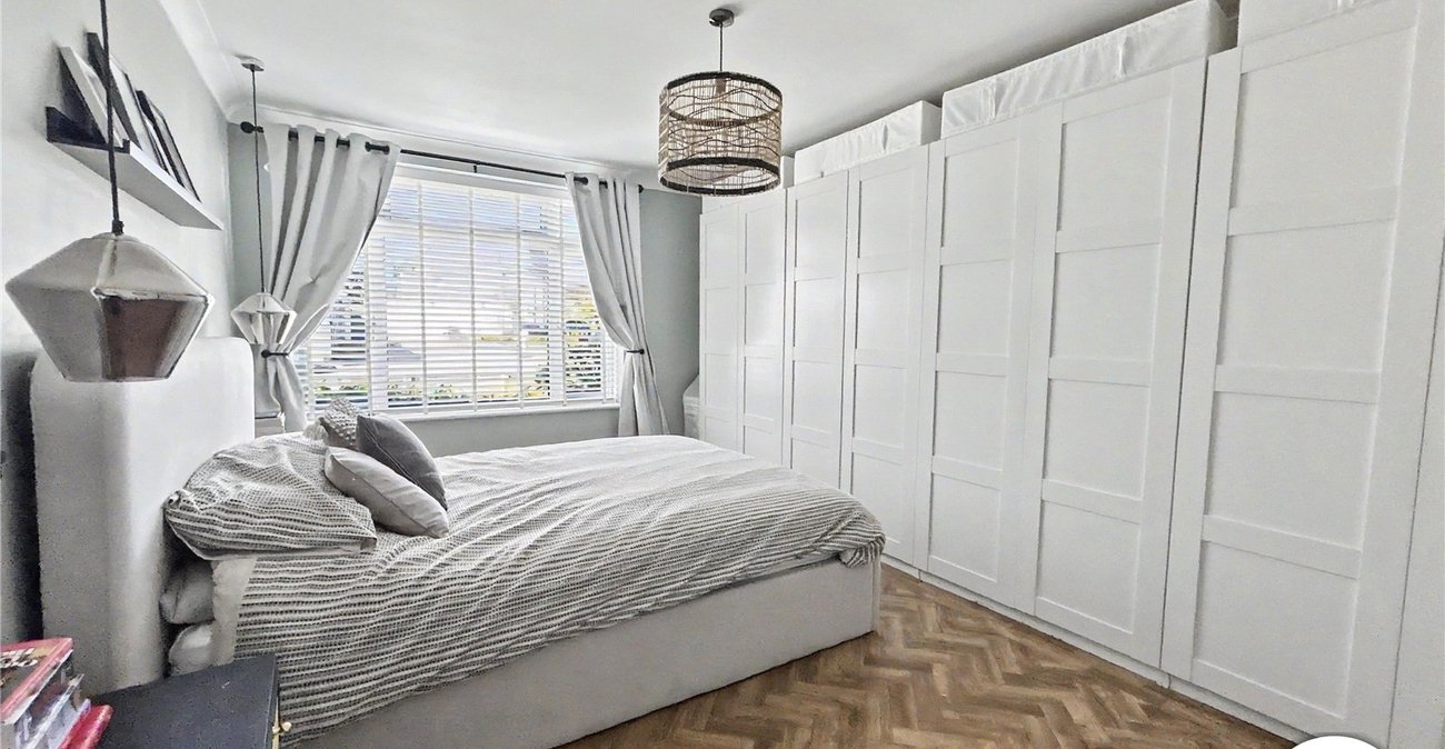 2 bedroom property for sale in Fairfield Close | Robinson Jackson