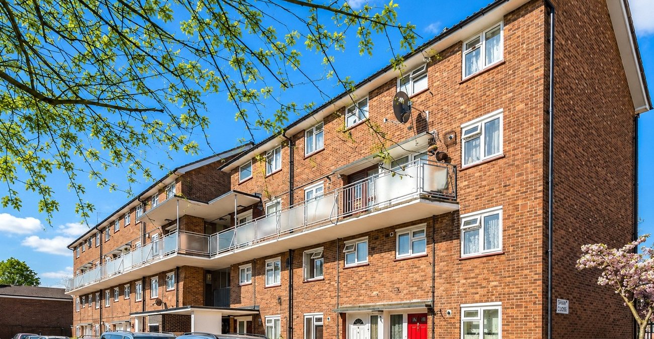 2 bedroom property for sale in London | Robinson Jackson
