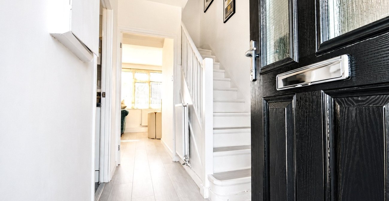 2 bedroom property for sale in London | Robinson Jackson