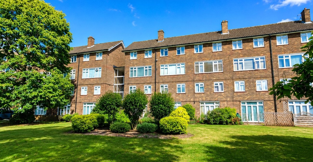 2 bedroom property for sale in London | Robinson Jackson