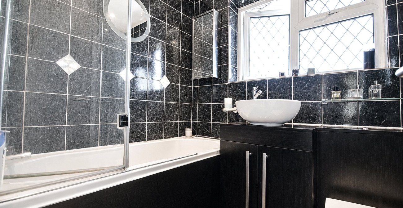 2 bedroom property for sale in London | Robinson Jackson