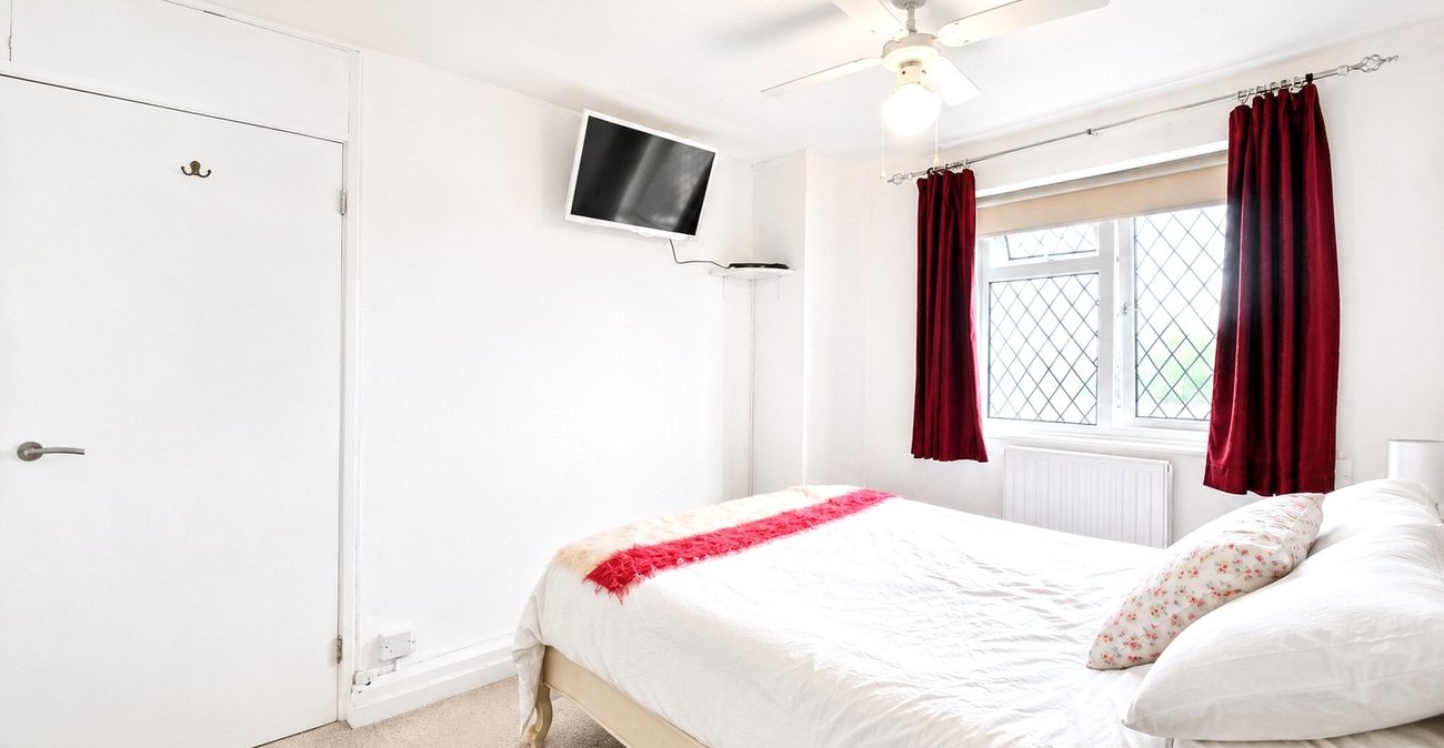2 bedroom property for sale in London | Robinson Jackson