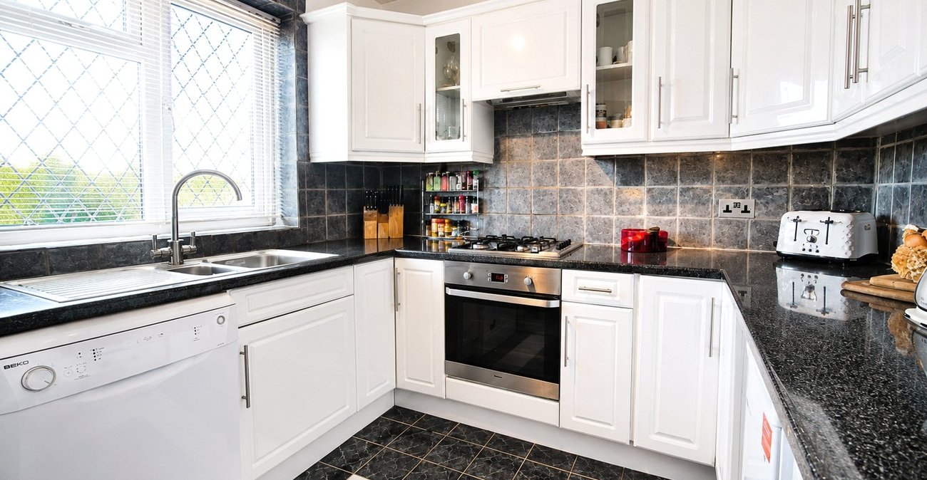 2 bedroom property for sale in London | Robinson Jackson