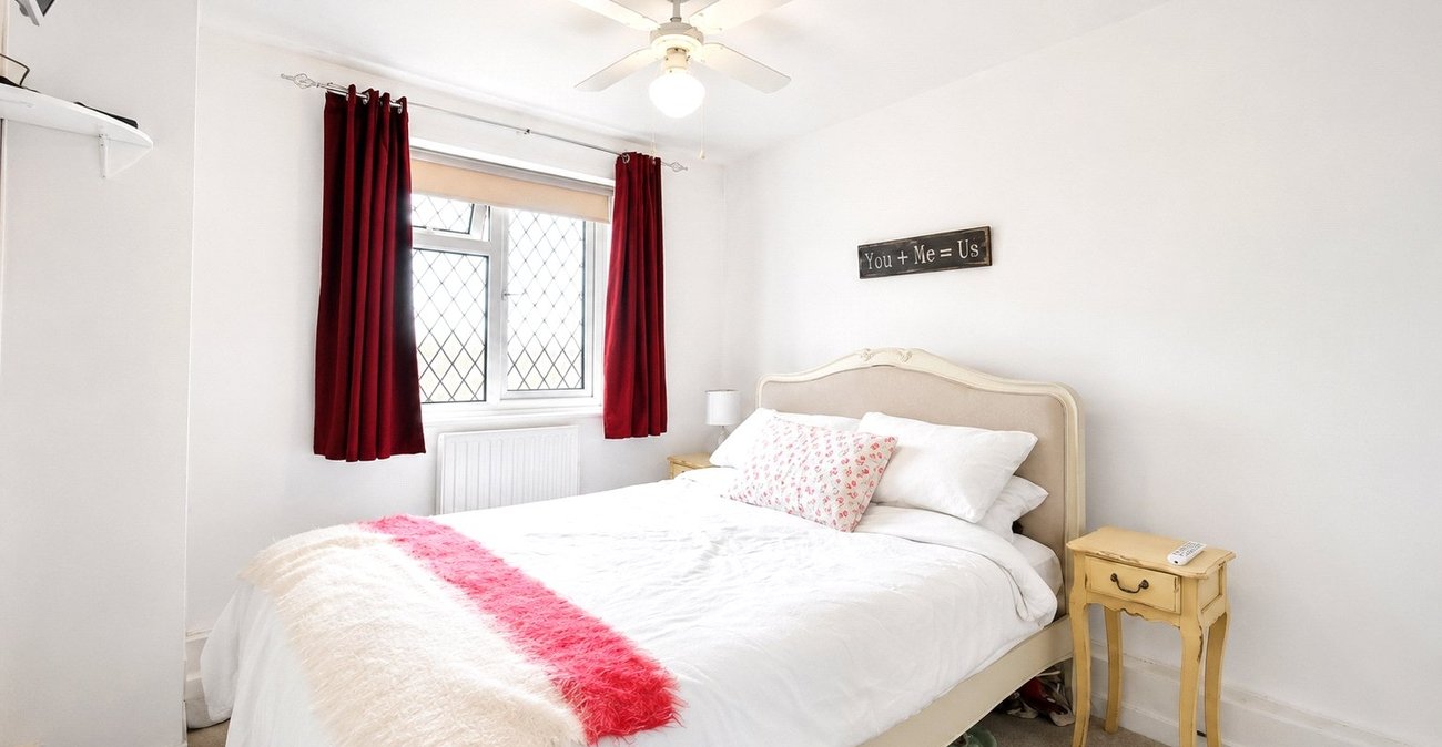 2 bedroom property for sale in London | Robinson Jackson