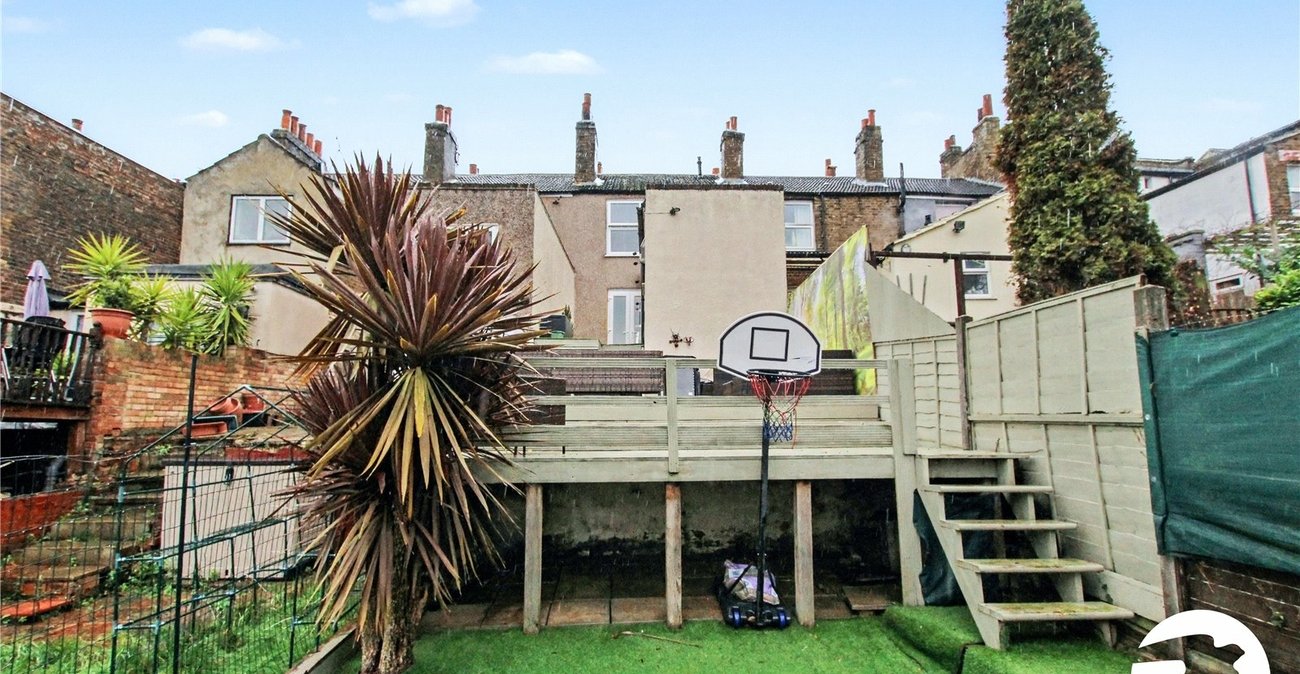 2 bedroom house for sale in Woolwich | Robinson Jackson