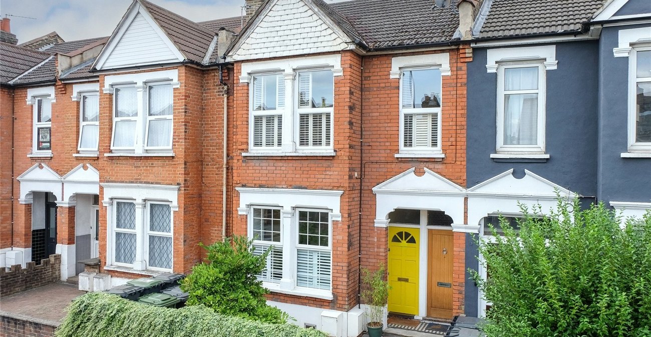 2 bedroom property for sale in Catford | Robinson Jackson