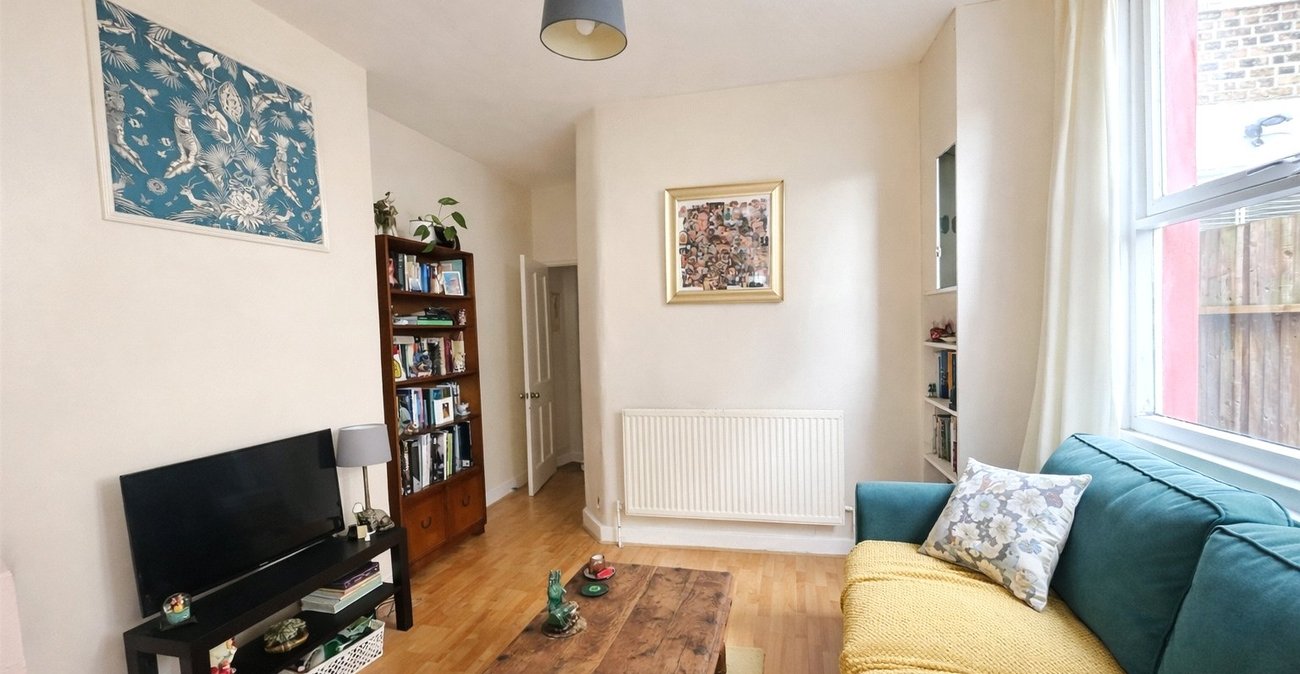 2 bedroom property for sale in Catford | Robinson Jackson