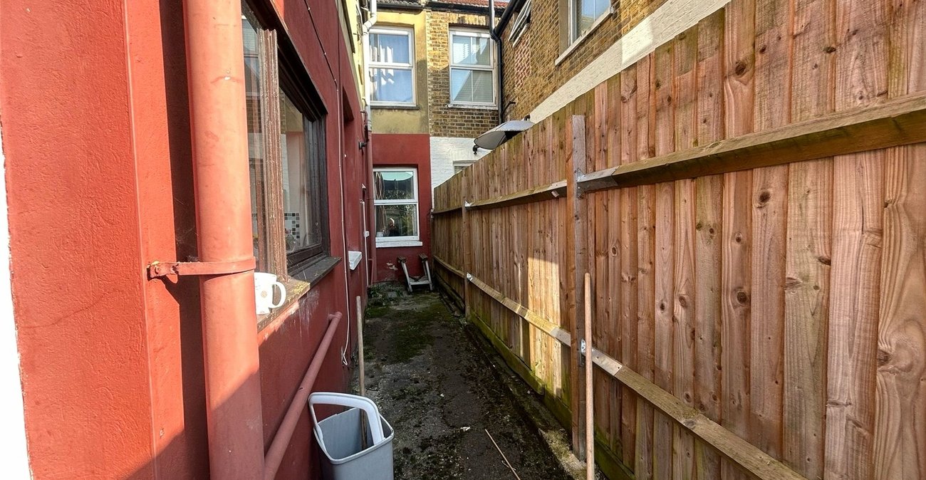 2 bedroom property for sale in Catford | Robinson Jackson