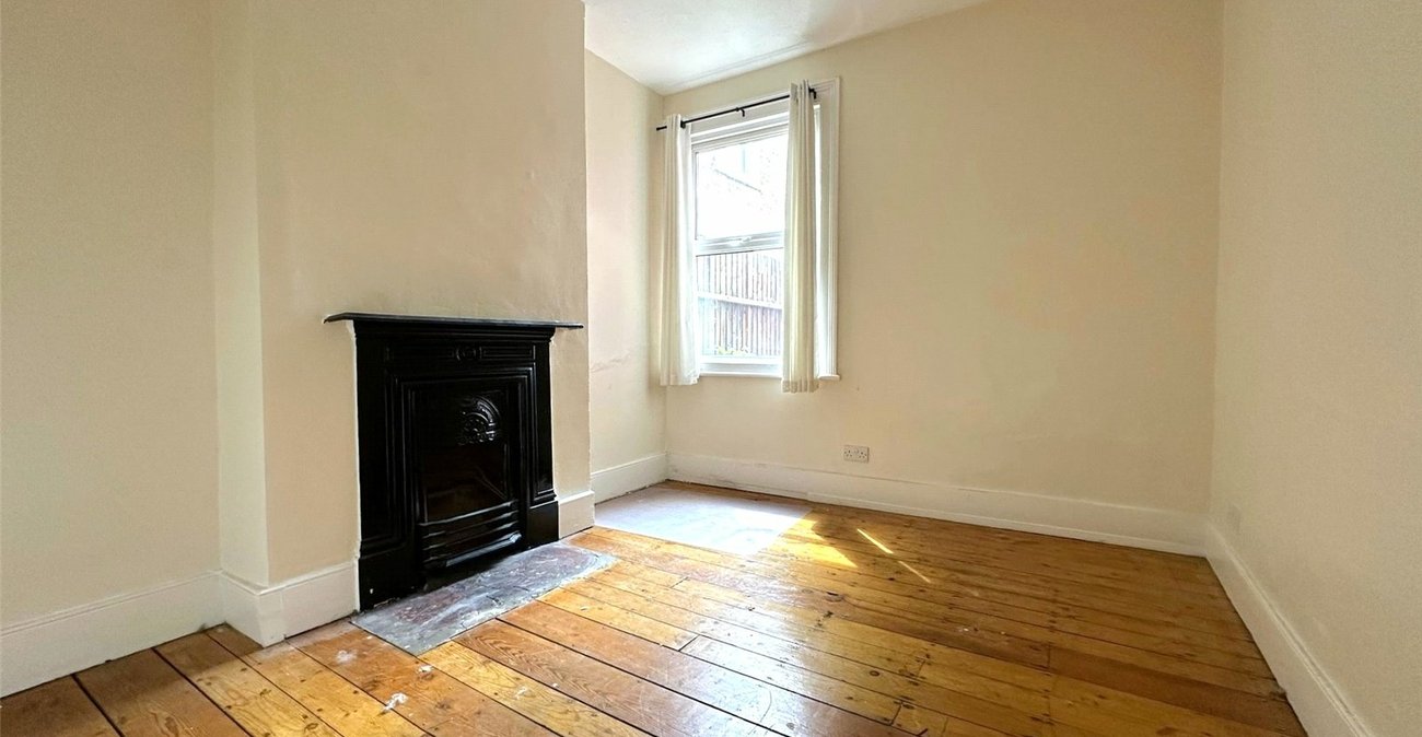 2 bedroom property for sale in Catford | Robinson Jackson