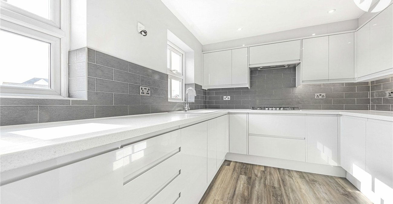 3 bedroom property for sale in Greenhithe | Robinson Jackson