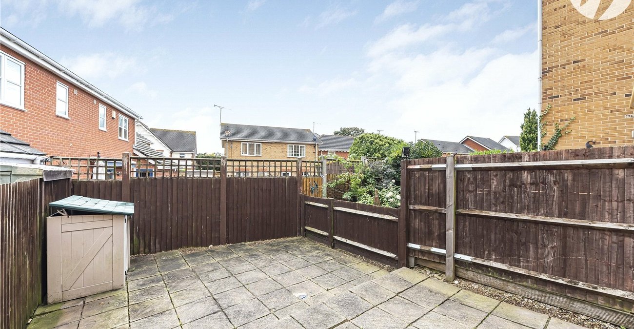 3 bedroom property for sale in Greenhithe | Robinson Jackson