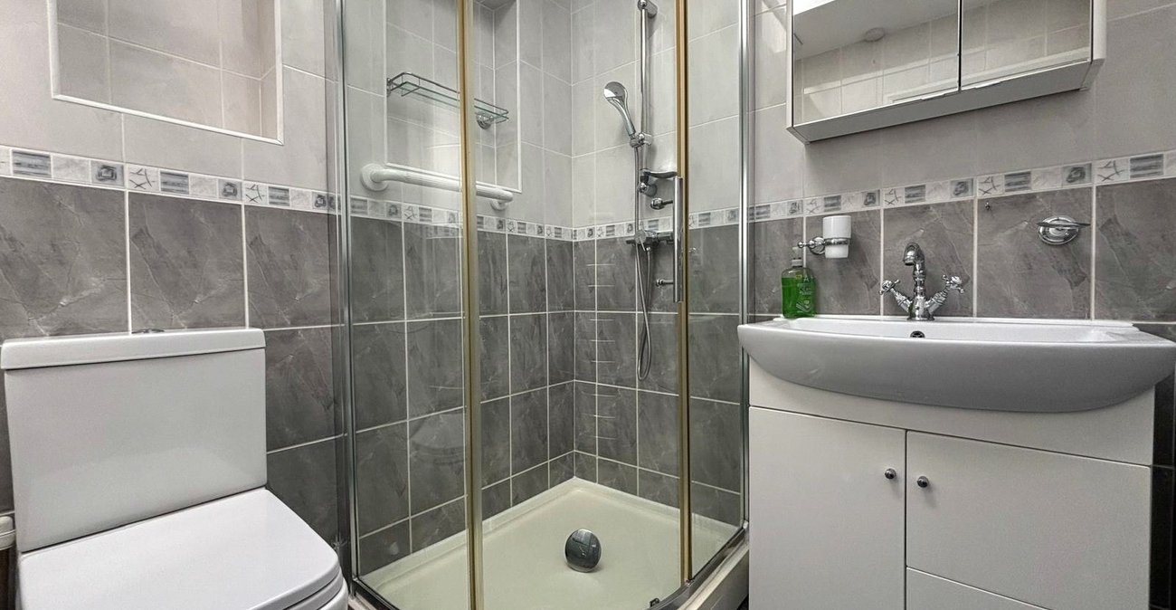 1 bedroom bungalow for sale in Lordswood | Robinson Michael & Jackson