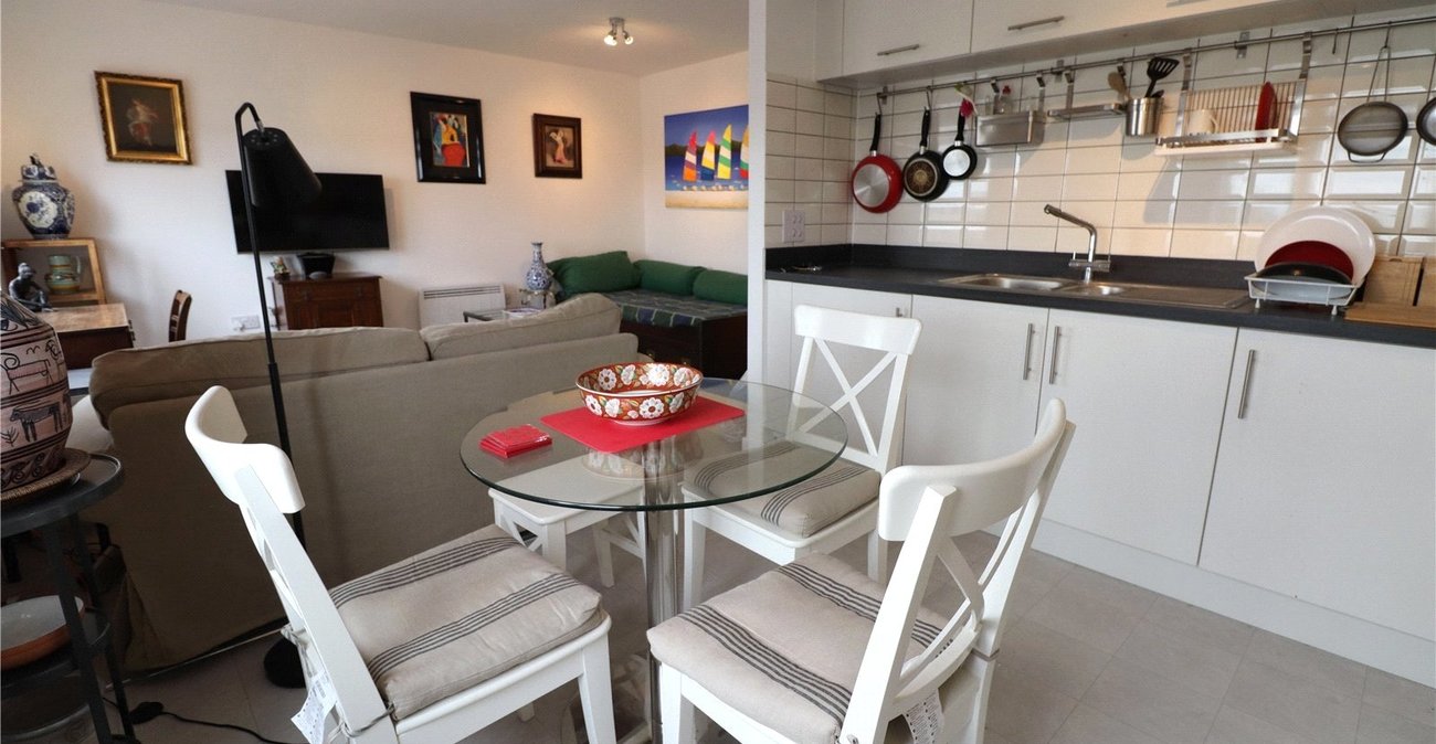 2 bedroom property for sale in Belvedere | Robinson Jackson