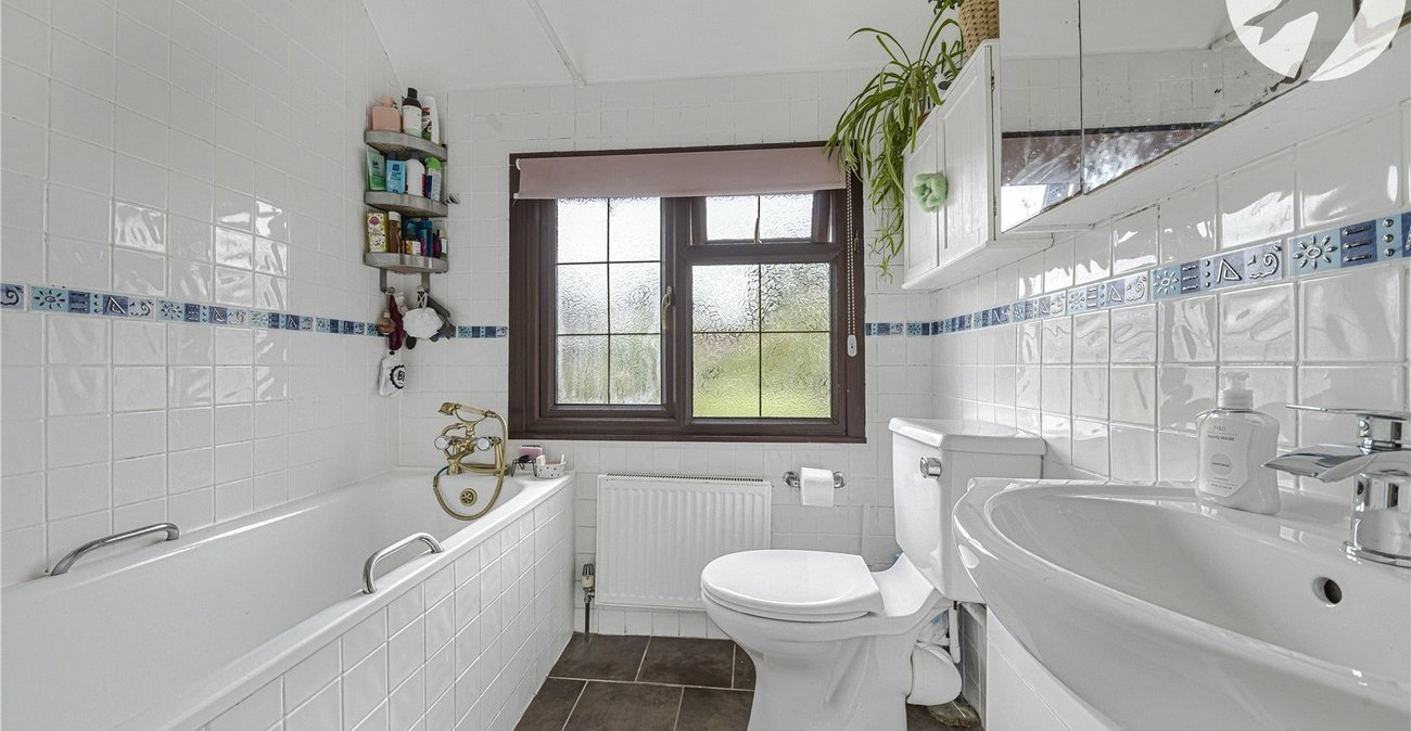 4 bedroom house for sale in Horton Kirby | Robinson Jackson