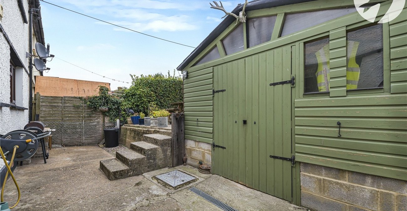 4 bedroom house for sale in Horton Kirby | Robinson Jackson