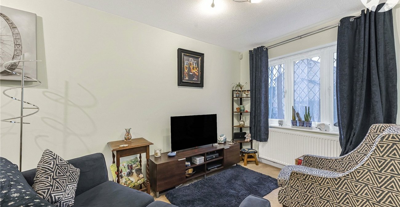 2 bedroom house for sale in Greenhithe | Robinson Jackson