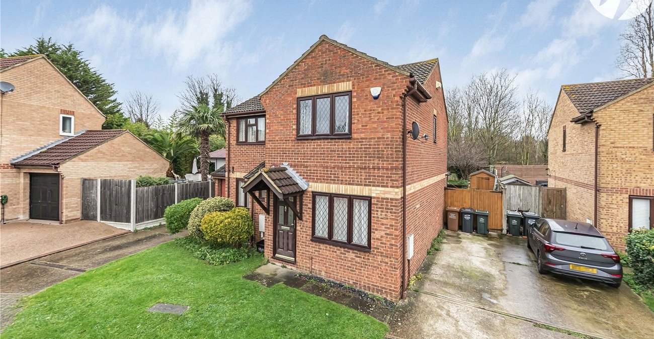 2 bedroom house for sale in Greenhithe | Robinson Jackson