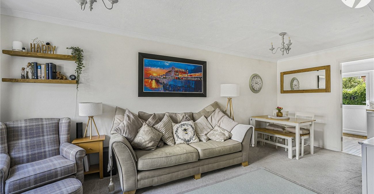 2 bedroom house for sale in Greenhithe | Robinson Jackson