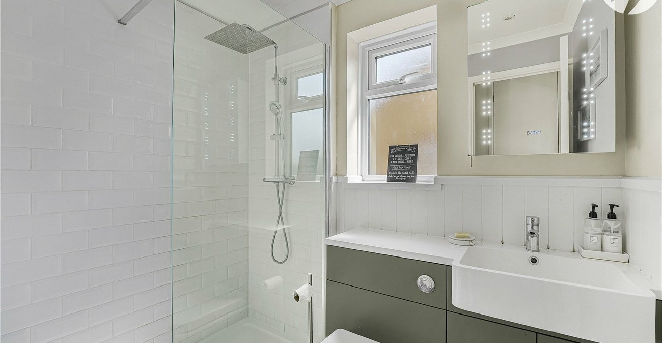 2 bedroom house for sale in Greenhithe | Robinson Jackson