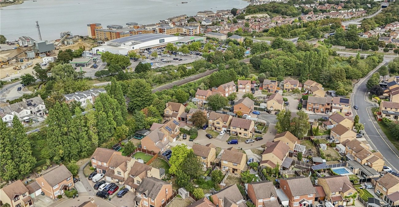 2 bedroom house for sale in Greenhithe | Robinson Jackson